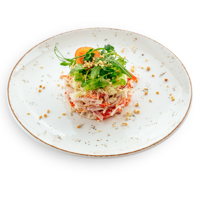 Салат с куриной грудкой, ветчиной и орехами